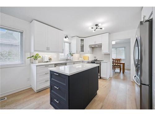 7 Peter Court, Cambridge, ON - Indoor Photo Showing Kitchen With Upgraded Kitchen