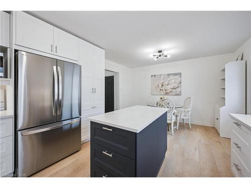 7 Peter Court, Cambridge, ON - Indoor Photo Showing Kitchen