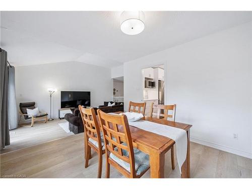 7 Peter Court, Cambridge, ON - Indoor Photo Showing Dining Room