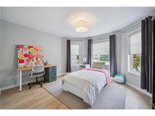 7 Peter Court, Cambridge, ON - Indoor Photo Showing Bedroom