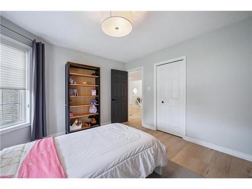 7 Peter Court, Cambridge, ON - Indoor Photo Showing Bedroom