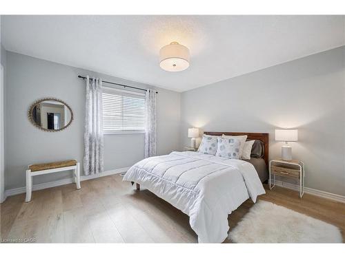 7 Peter Court, Cambridge, ON - Indoor Photo Showing Bedroom