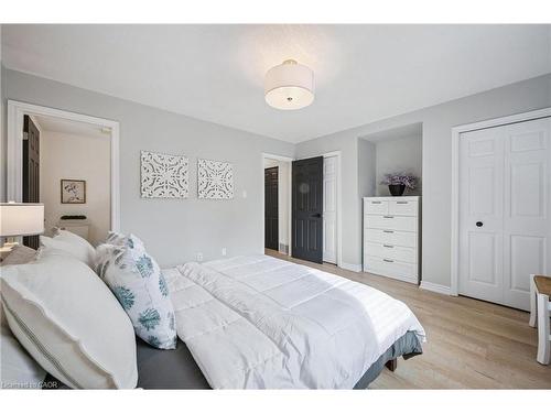 7 Peter Court, Cambridge, ON - Indoor Photo Showing Bedroom