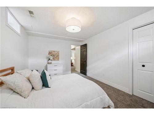 7 Peter Court, Cambridge, ON - Indoor Photo Showing Bedroom
