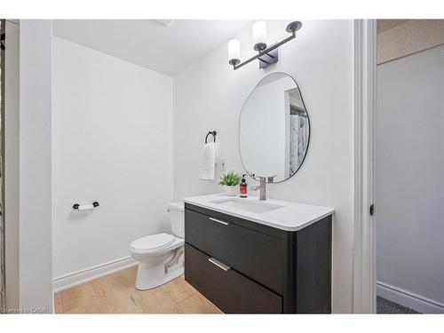 7 Peter Court, Cambridge, ON - Indoor Photo Showing Bathroom