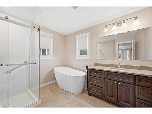 47 Elmira Drive, Hamilton, ON - Indoor Photo Showing Bathroom