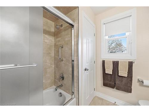 47 Elmira Drive, Hamilton, ON - Indoor Photo Showing Bathroom