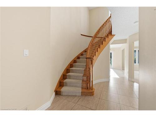 47 Elmira Drive, Hamilton, ON - Indoor Photo Showing Other Room