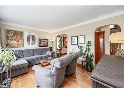 270 Mansion Street, Kitchener, ON - Indoor Photo Showing Living Room