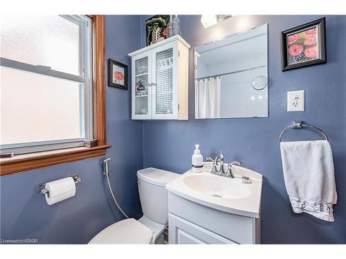 270 Mansion Street, Kitchener, ON - Indoor Photo Showing Bathroom