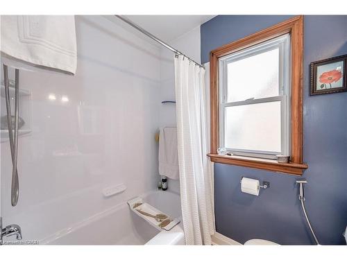 270 Mansion Street, Kitchener, ON - Indoor Photo Showing Bathroom