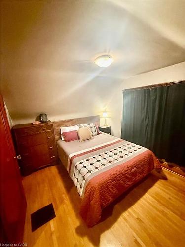 270 Mansion Street, Kitchener, ON - Indoor Photo Showing Bedroom