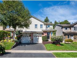 815 Sweetwater Crescent  Mississauga, ON L5H 4A7