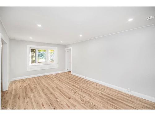 1071 Hwy 8, Stoney Creek, ON - Indoor Photo Showing Other Room