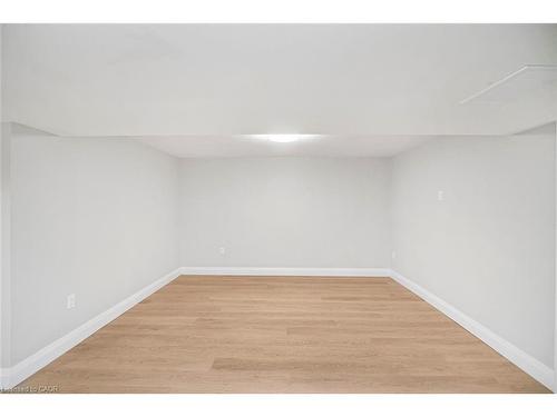 1071 Hwy 8, Stoney Creek, ON - Indoor Photo Showing Other Room