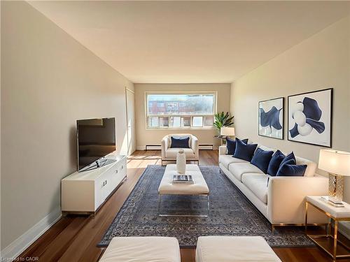 280 Lorne Avenue, Kitchener, ON - Indoor Photo Showing Living Room