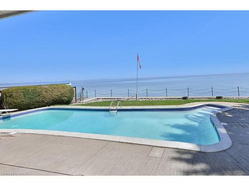 1460 Watersedge Road, Mississauga, ON - Outdoor With In Ground Pool