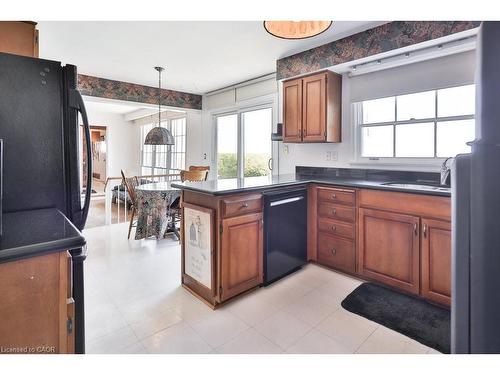 1460 Watersedge Road, Mississauga, ON - Indoor Photo Showing Kitchen