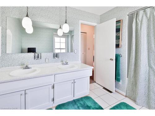 1460 Watersedge Road, Mississauga, ON - Indoor Photo Showing Bathroom