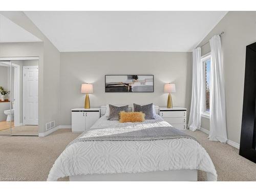 559 Chesapeake Drive, Waterloo, ON - Indoor Photo Showing Bedroom