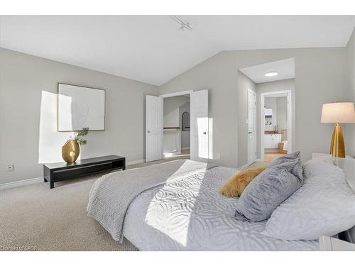 559 Chesapeake Drive, Waterloo, ON - Indoor Photo Showing Bedroom