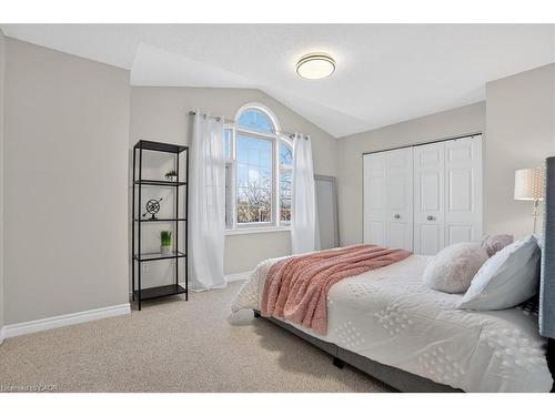 559 Chesapeake Drive, Waterloo, ON - Indoor Photo Showing Bedroom