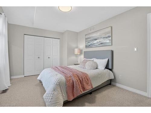 559 Chesapeake Drive, Waterloo, ON - Indoor Photo Showing Bedroom