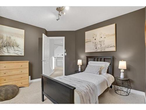 559 Chesapeake Drive, Waterloo, ON - Indoor Photo Showing Bedroom