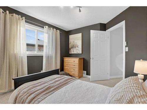 559 Chesapeake Drive, Waterloo, ON - Indoor Photo Showing Bedroom