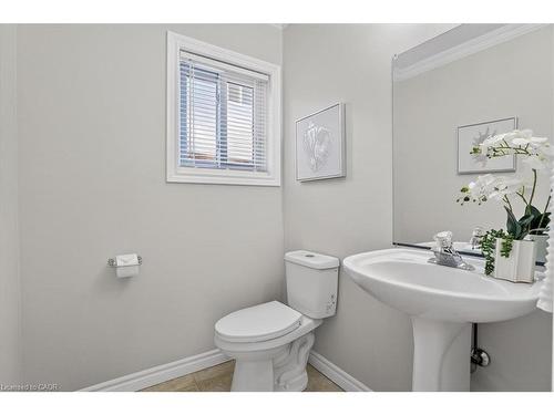 559 Chesapeake Drive, Waterloo, ON - Indoor Photo Showing Bathroom