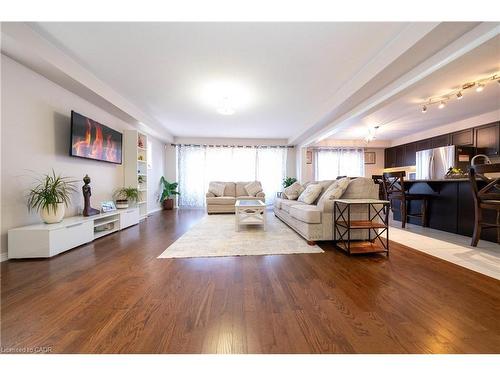 335 Falling Green Crescent, Kitchener, ON - Indoor Photo Showing Living Room