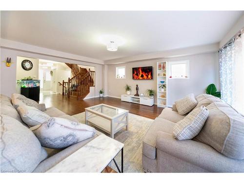 335 Falling Green Crescent, Kitchener, ON - Indoor Photo Showing Living Room