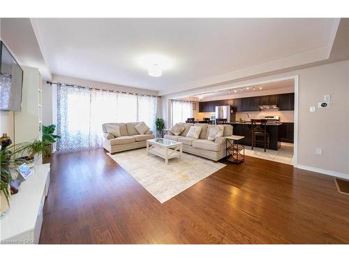 335 Falling Green Crescent, Kitchener, ON - Indoor Photo Showing Living Room