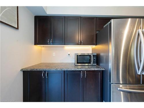 335 Falling Green Crescent, Kitchener, ON - Indoor Photo Showing Kitchen