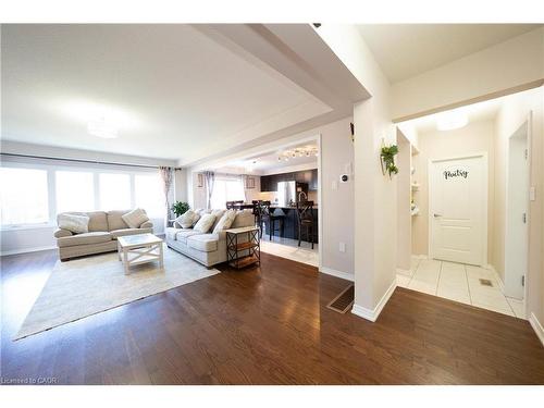 335 Falling Green Crescent, Kitchener, ON - Indoor Photo Showing Living Room