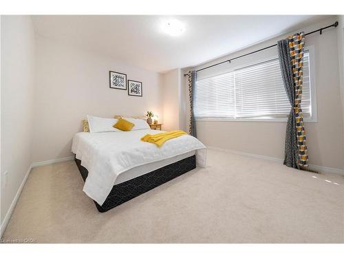 335 Falling Green Crescent, Kitchener, ON - Indoor Photo Showing Bedroom