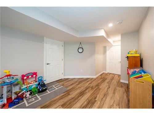 335 Falling Green Crescent, Kitchener, ON - Indoor Photo Showing Other Room