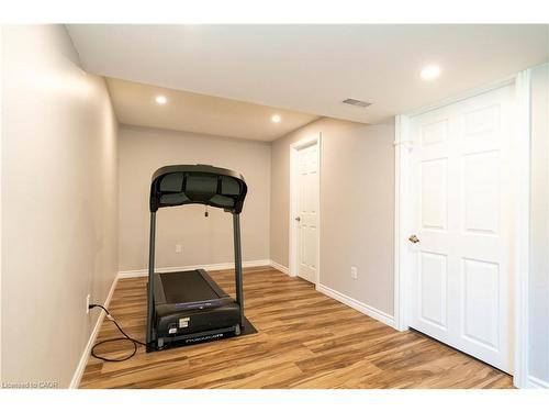 335 Falling Green Crescent, Kitchener, ON - Indoor Photo Showing Gym Room
