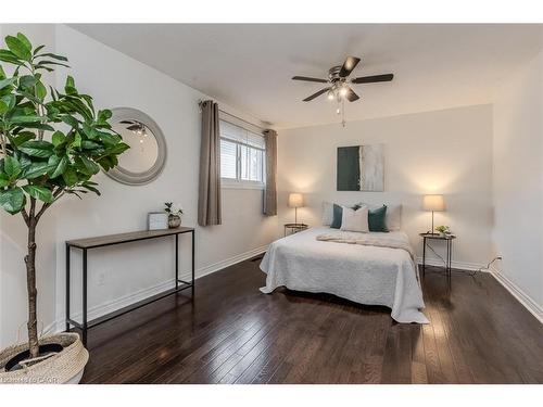 407 Murray Street, Grimsby, ON - Indoor Photo Showing Bedroom