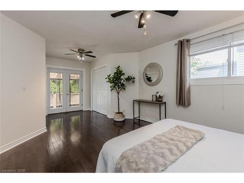 407 Murray Street, Grimsby, ON - Indoor Photo Showing Bedroom
