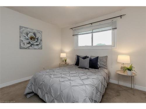 407 Murray Street, Grimsby, ON - Indoor Photo Showing Bedroom