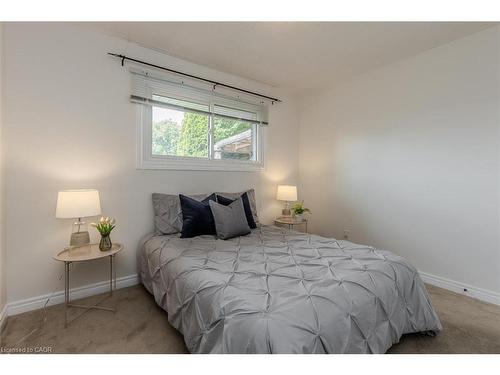407 Murray Street, Grimsby, ON - Indoor Photo Showing Bedroom