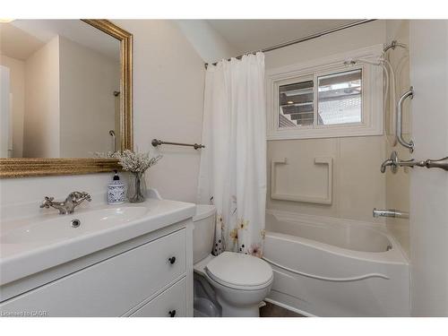 407 Murray Street, Grimsby, ON - Indoor Photo Showing Bathroom