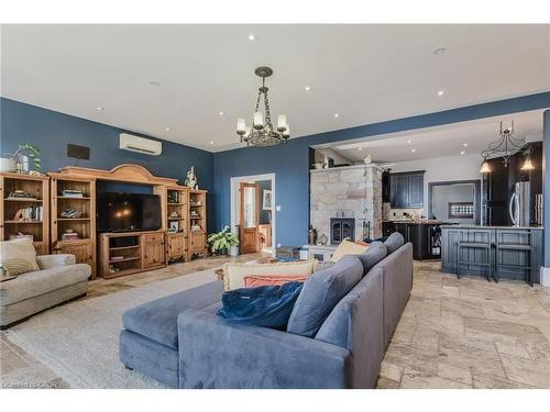 957 Beach Boulevard, Hamilton, ON - Indoor Photo Showing Living Room With Fireplace
