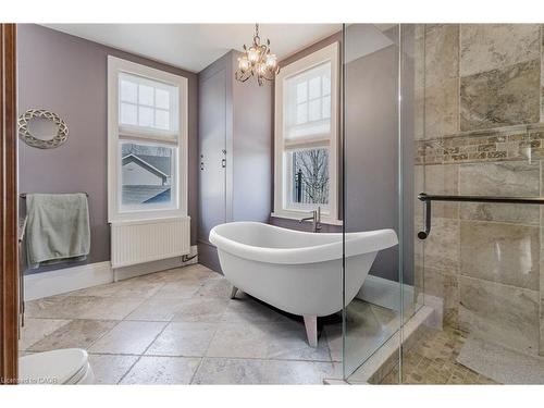 957 Beach Boulevard, Hamilton, ON - Indoor Photo Showing Bathroom
