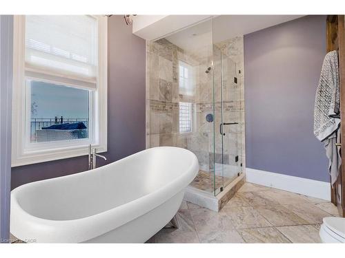 957 Beach Boulevard, Hamilton, ON - Indoor Photo Showing Bathroom