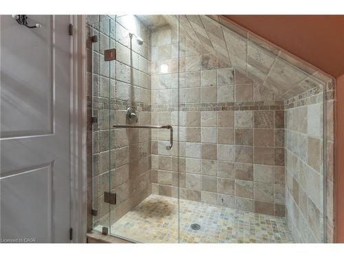 957 Beach Boulevard, Hamilton, ON - Indoor Photo Showing Bathroom