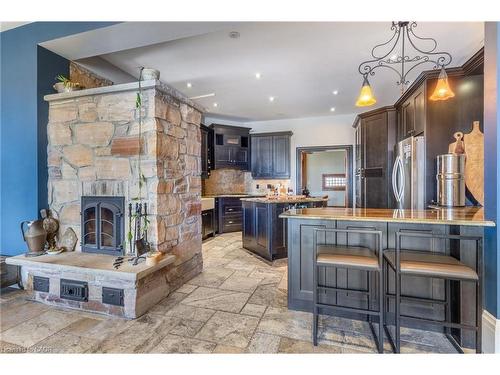 957 Beach Boulevard, Hamilton, ON - Indoor Photo Showing Kitchen With Upgraded Kitchen