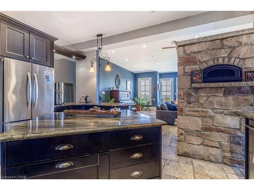 957 Beach Boulevard, Hamilton, ON - Indoor Photo Showing Kitchen
