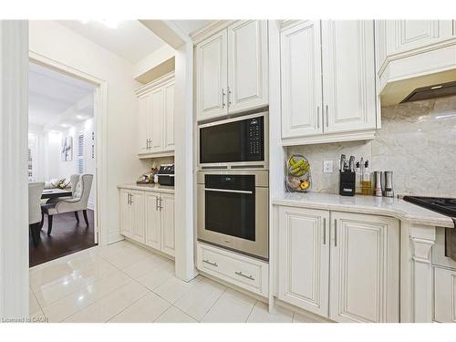 60 Golden Hawk Drive, Waterdown, ON - Indoor Photo Showing Kitchen
